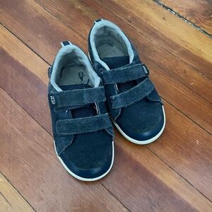 Navy blue stride rite sneakers